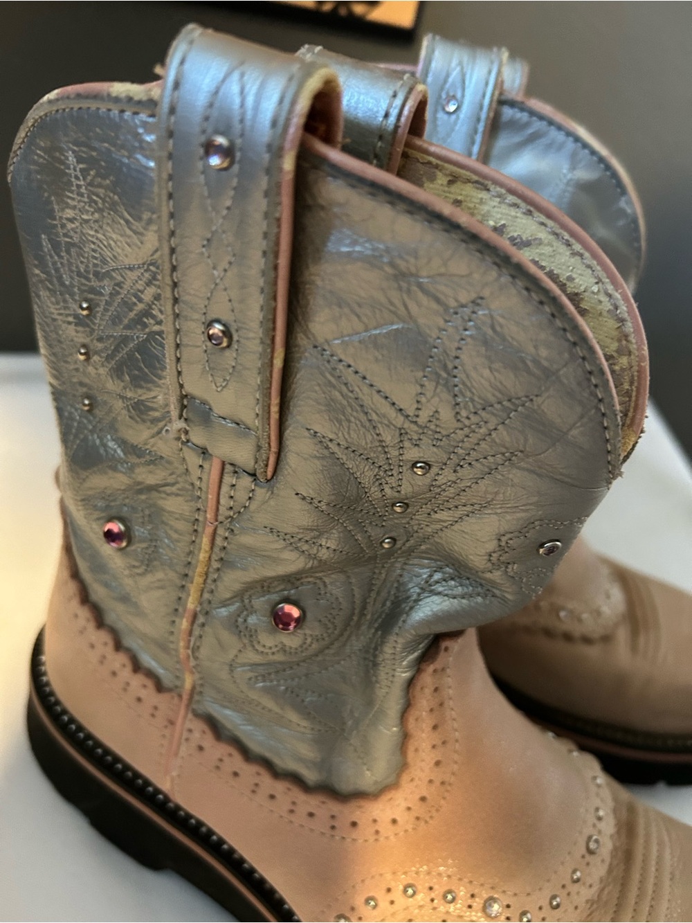 Ariat Fatbaby Metallic Silver and Beige Two-Tone Western Boot Interior - Picture 2 of 4
